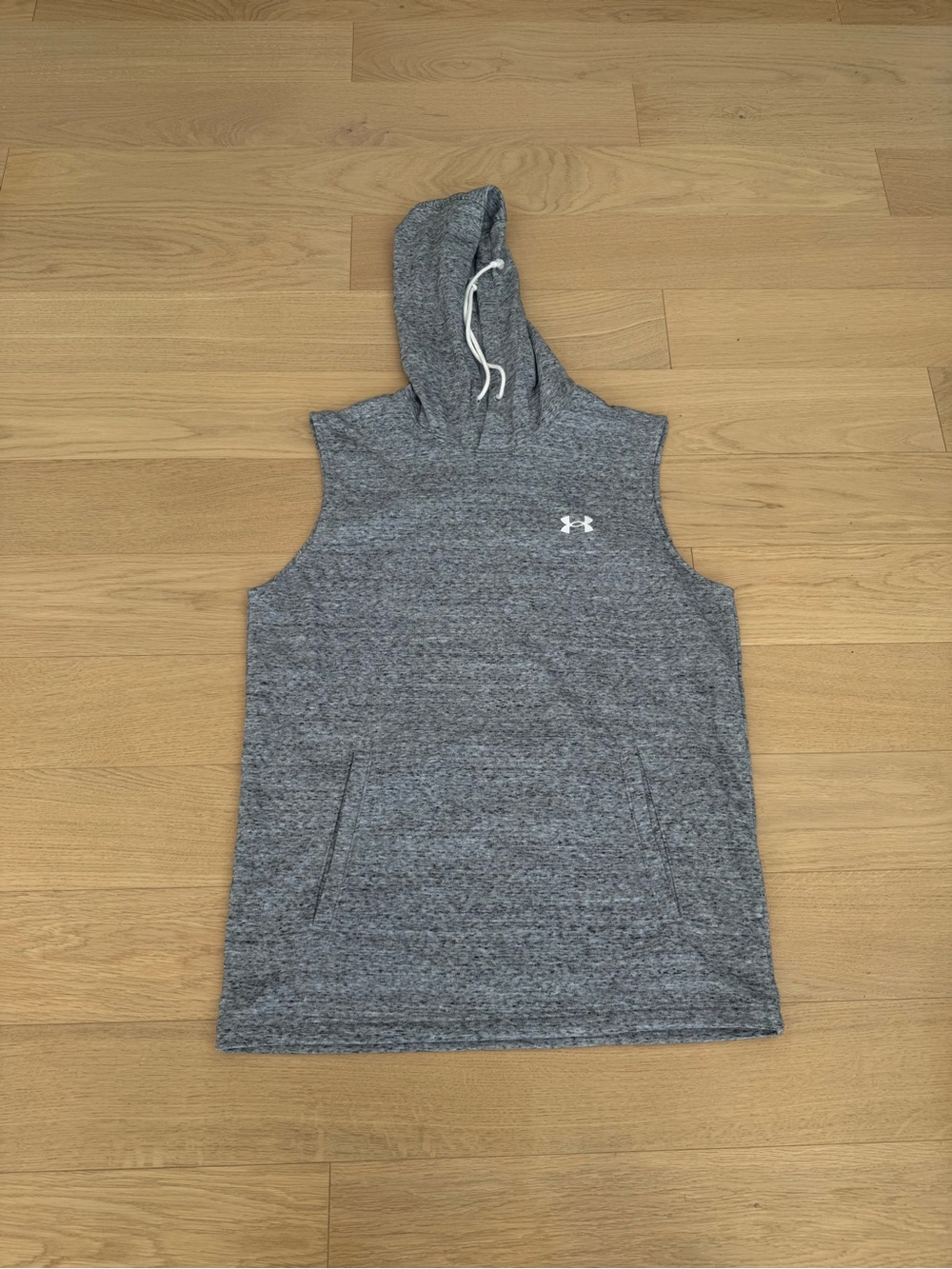 Under Armour Light Gray Hooded Pullover with White Drawcords size Medium. NWOT
